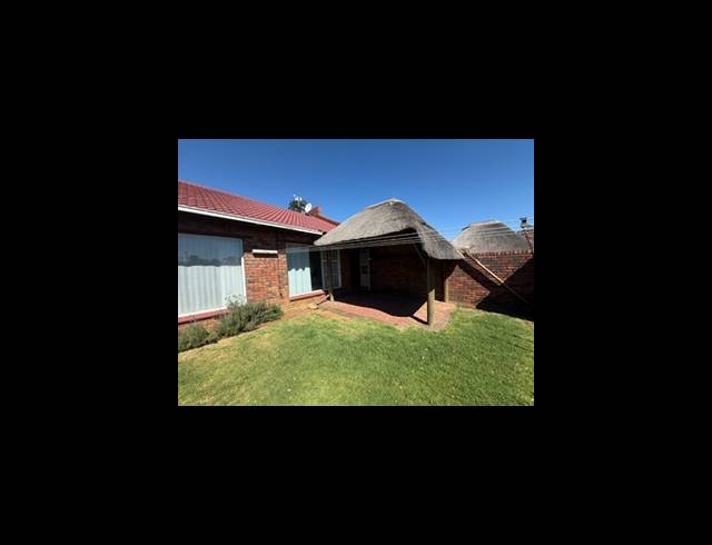 2 BEDROOM TOWNHOUSE FOR SALE IN MAYBERRY PARK